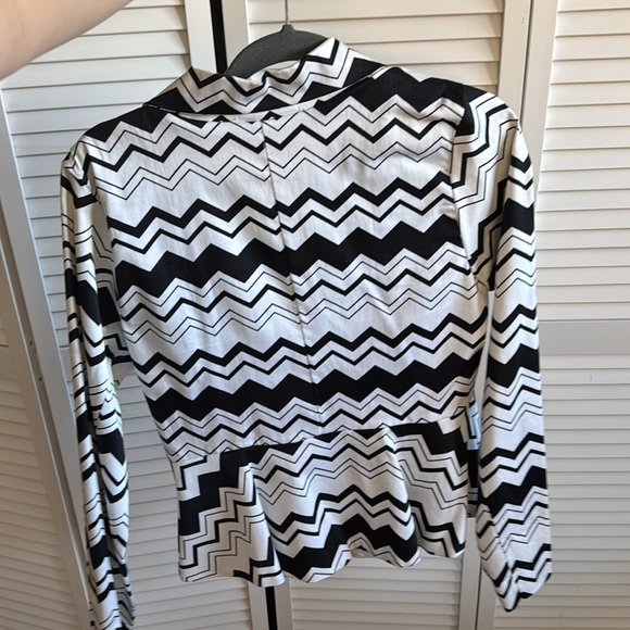 Black and white flare out dressy blazer - Picture 2 of 6